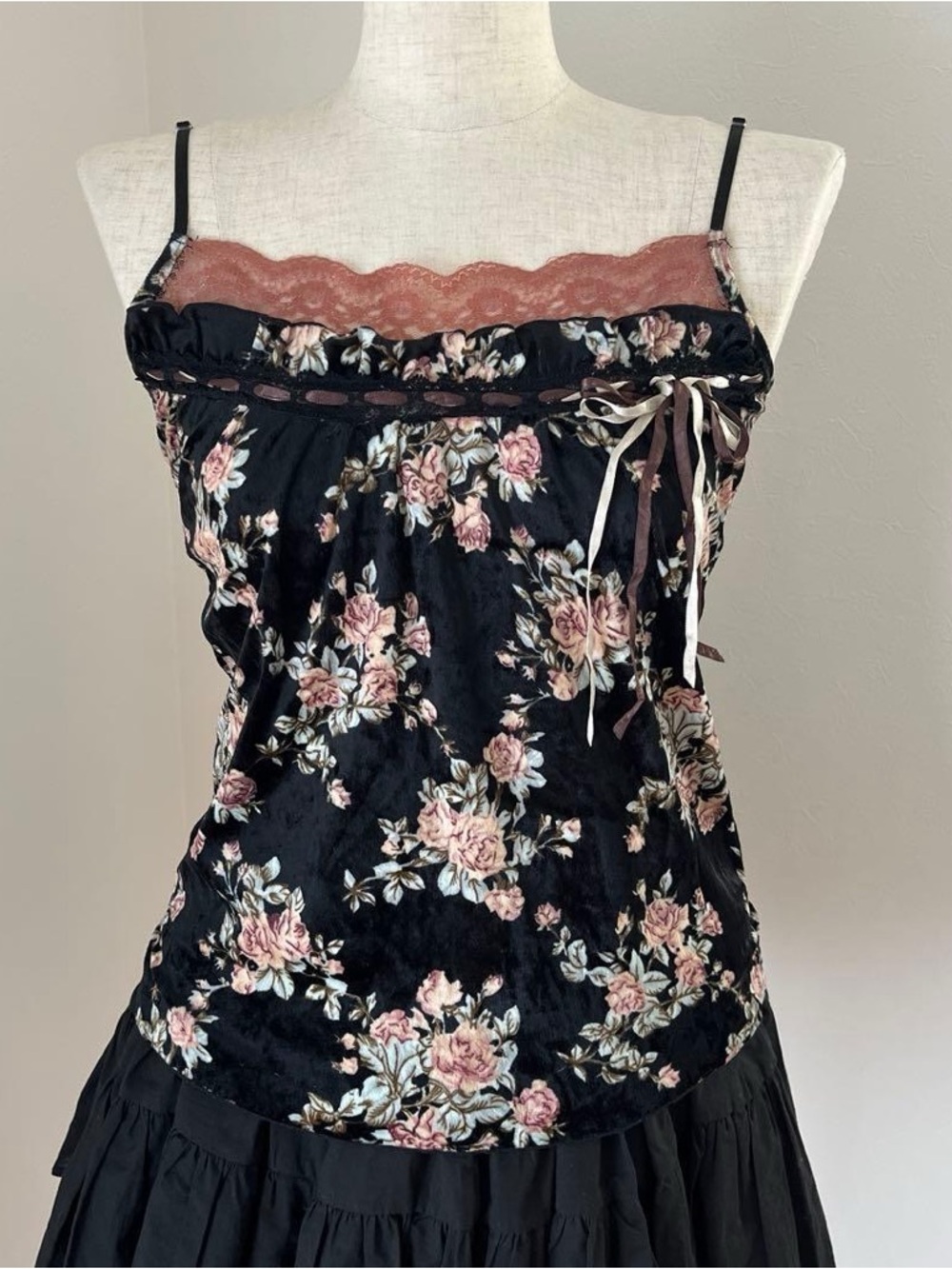J-Fashion velour floral cami with ribbon size m